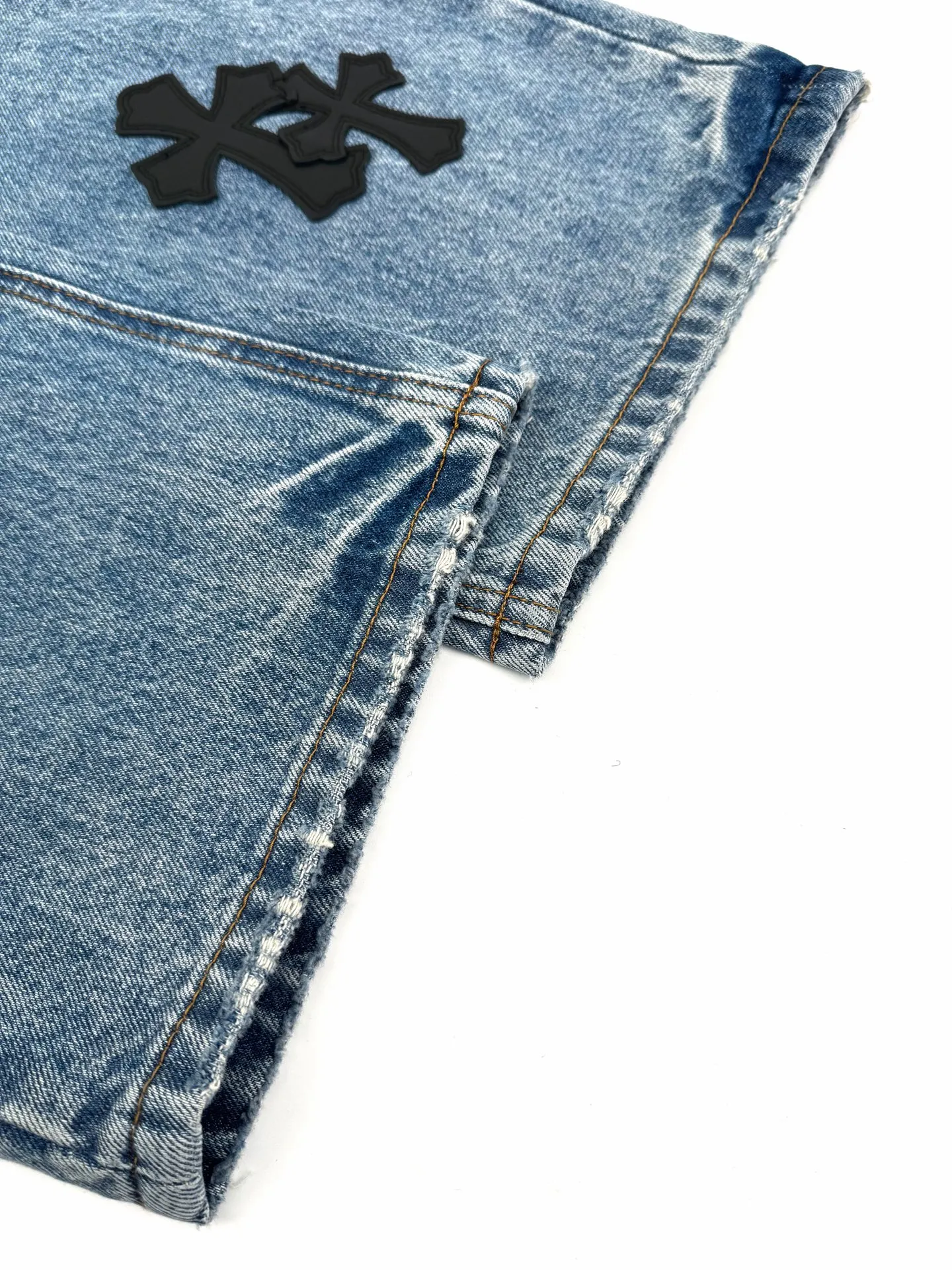 P660 Chrome Hearts Cross Logo Jeans Customized textured cotton denim with dark bamboo rhyme. Fine texture, comfortable and close to the skin. Mist indigo. A denim poem dyed with time. The black leather cross patch is used as the anchor. Every inch of touch hides untamed wildness. The right-angled outline of the cross conveys rebellion, forming a large-scale chaos. The kraft paper and pocket logo plate at the rear waistband sway slightly with the swing of the body. It adds a dynamic and vitality, interprets the perfect blend of retro and luxury, and makes the pants an attitude statement when worn. Process 1: Prioritize the customization of 1:1 original denim material, stir-fry snowballs, stir-fry salt, and prepare a special corresponding solution. Add a certain amount of dye, soak the denim material in it to absorb the solvent, and then scrub and dry it to further fade and oxidize. Process 2: Use fried sand hand-rubbing technology to cause natural fading and wear on the surface of the denim material by processing it on a sand frying machine. Then use special tools to physically damage the surface of the jeans by hand, maintaining the original texture and details while adding to their uniqueness. Process 3: Combining the rubbing and wrinkling whisker technology and the gun-drawing whisker technique. Prioritize manual rubbing in specific areas to achieve a natural wrinkle effect, and then use specific tools to draw the whisker-shaped texture to achieve a full visual effect. Process 4: Use the rotten edge hanging technology on the holes to achieve the natural rotten edge effect by rubbing the edges with physical abrasion. Combining high-temperature steam and sandpaper. Remove fiber hairiness and color difference to give jeans a unique hole and wear effect. Accessories: Customized 1:1 CH Nipple nails Customized 1:1 CH Shake your head buckle Customized 1:1 CH Big cross buckle Customized 1:1 CH genuine leather cross Customized 1:1 CH Kraft paper label Customized 1:1 CH Iron plate Customized 1:1 CH trademark Version: Loose version Size: 28 30 32 34 Style number: CC901